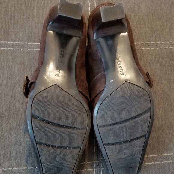 Liz Claiborne Slip Ons - Picture 7 of 7